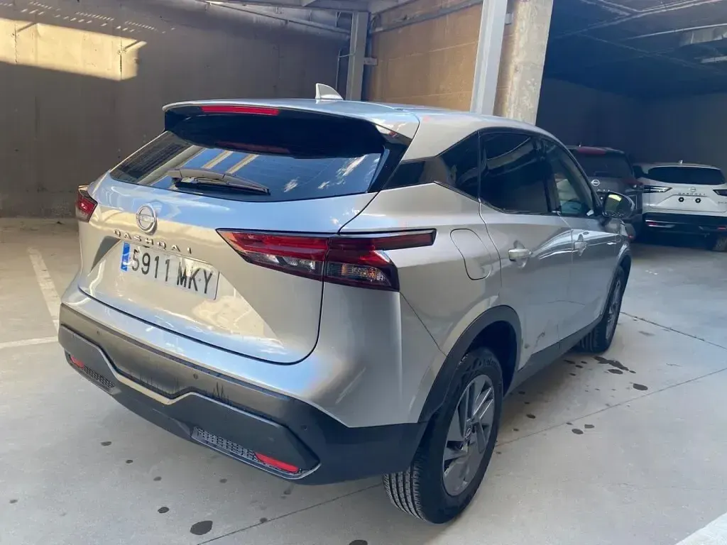 Usado Nissan Qashqai Acenta 140 CV (102 kW) 2023 Plata SUV