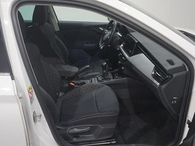 Usado Skoda 110 R Ambition 150 CV (110 kW) 2022 Blanco Berlina