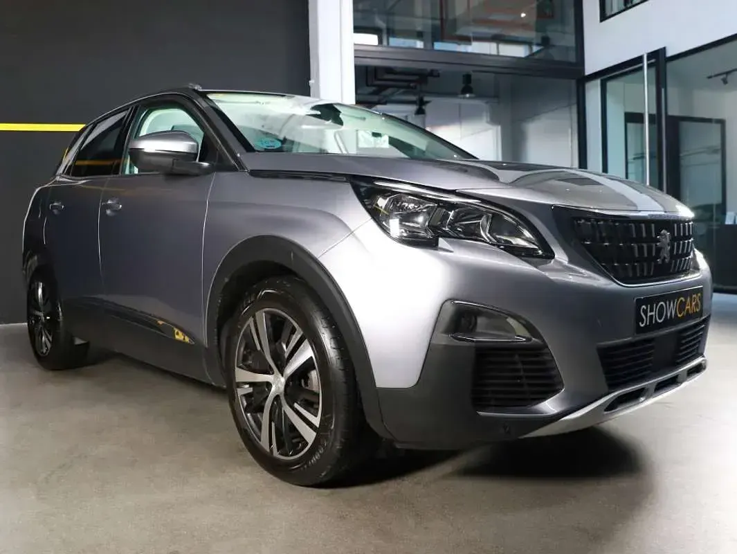 Usado Peugeot 3008 Allure 131 CV (96 kW) 2021 Gris SUV