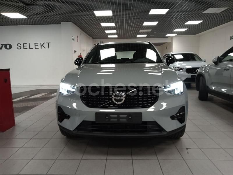 Gris / plata Nuevo 2024 Volvo XC40 Plus SUV | 36.500 € (Super precio) - Imagen 1/4