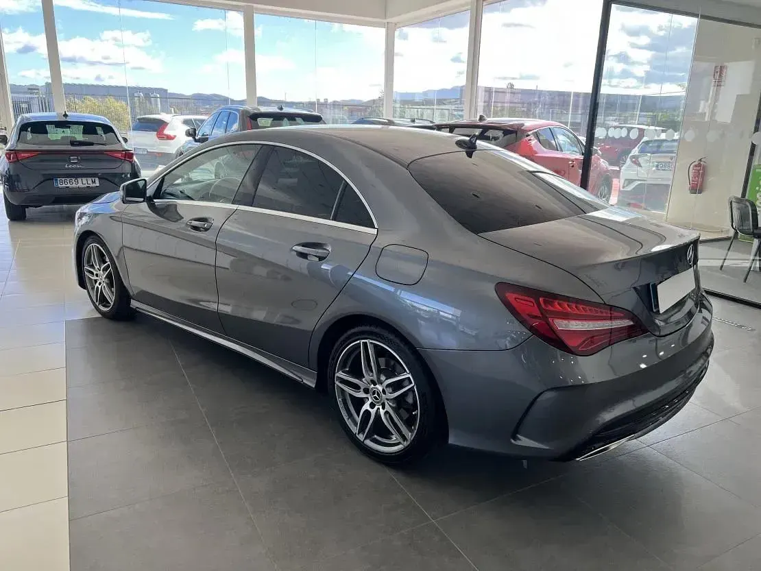 Usado Mercedes CLA200 156 CV (114 kW) 2019 Gris acero Coupe