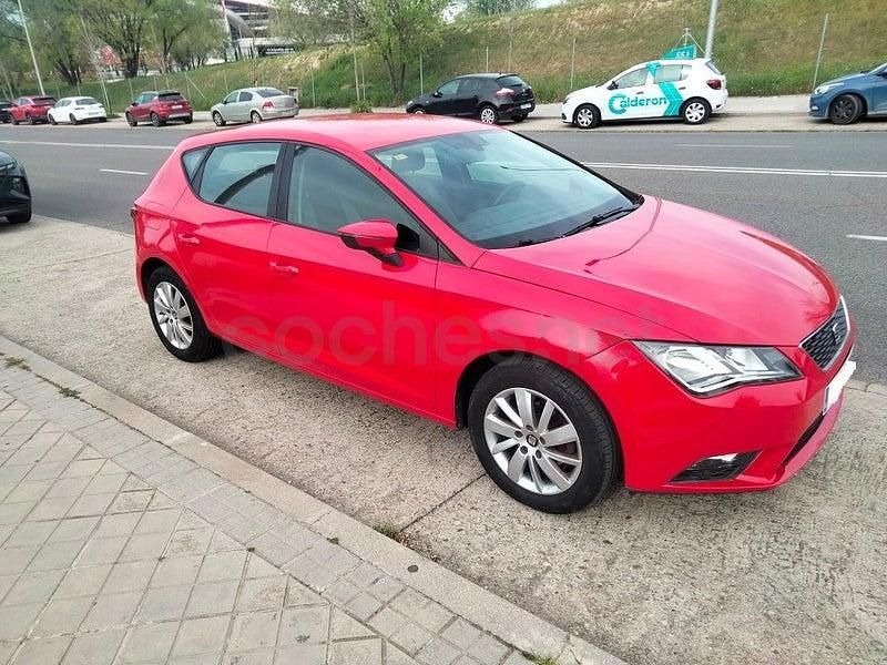 Usado Seat Leon Reference 105 CV (77 kW) 2014 Rojo Berlina