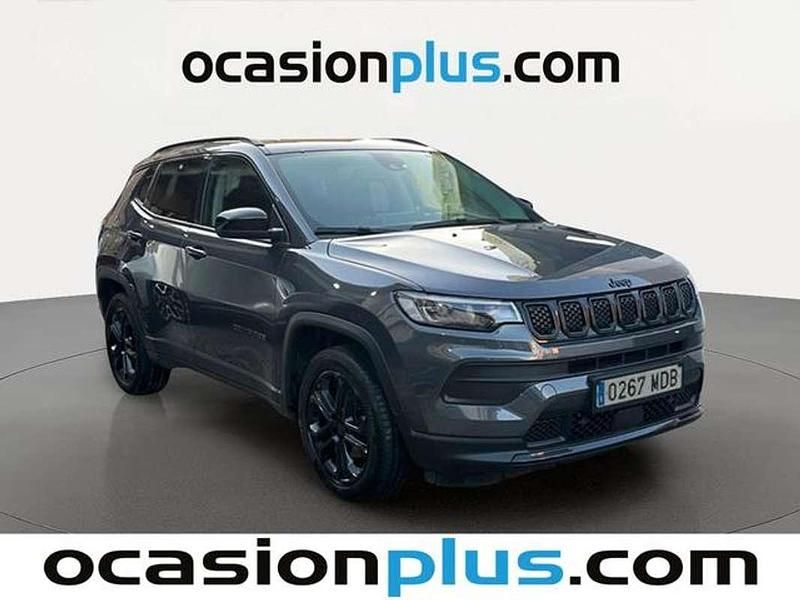 Usado Jeep Compass Night Eagle 129 CV (94 kW) 2022 Gris SUV