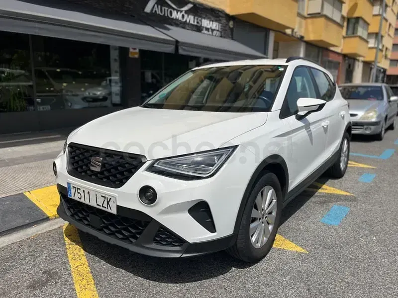 Usado Seat Arona Style 110 CV (80 kW) 2022 Blanco SUV