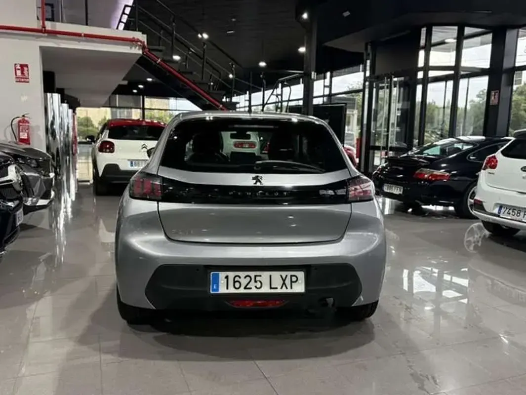 Usado Peugeot 208 Active 75 CV (55 kW) 2022 Gris Utilitario