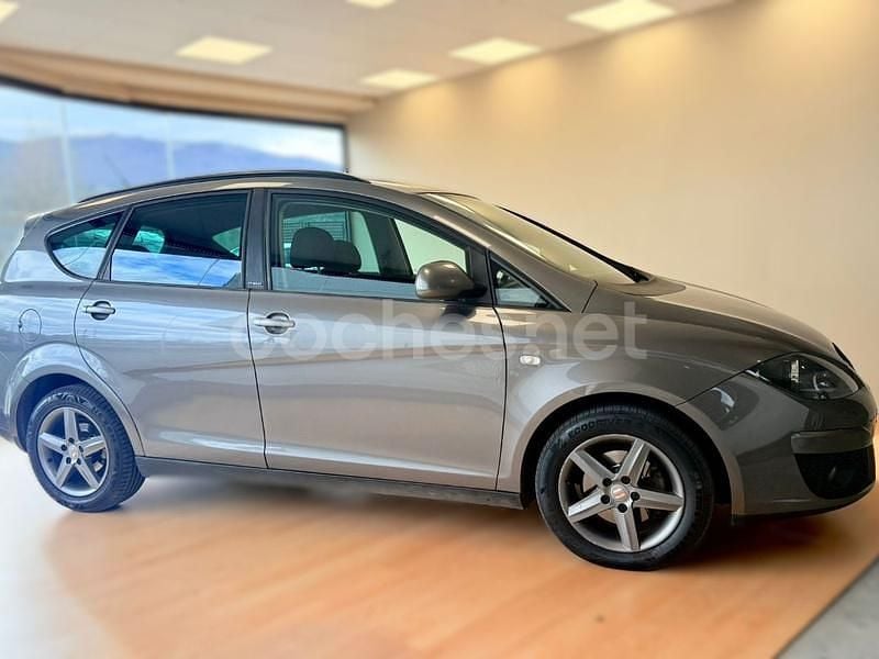 Usado Seat Altea XL I-Tech 140 CV (102 kW) 2015 Gris / plata Monovolumen