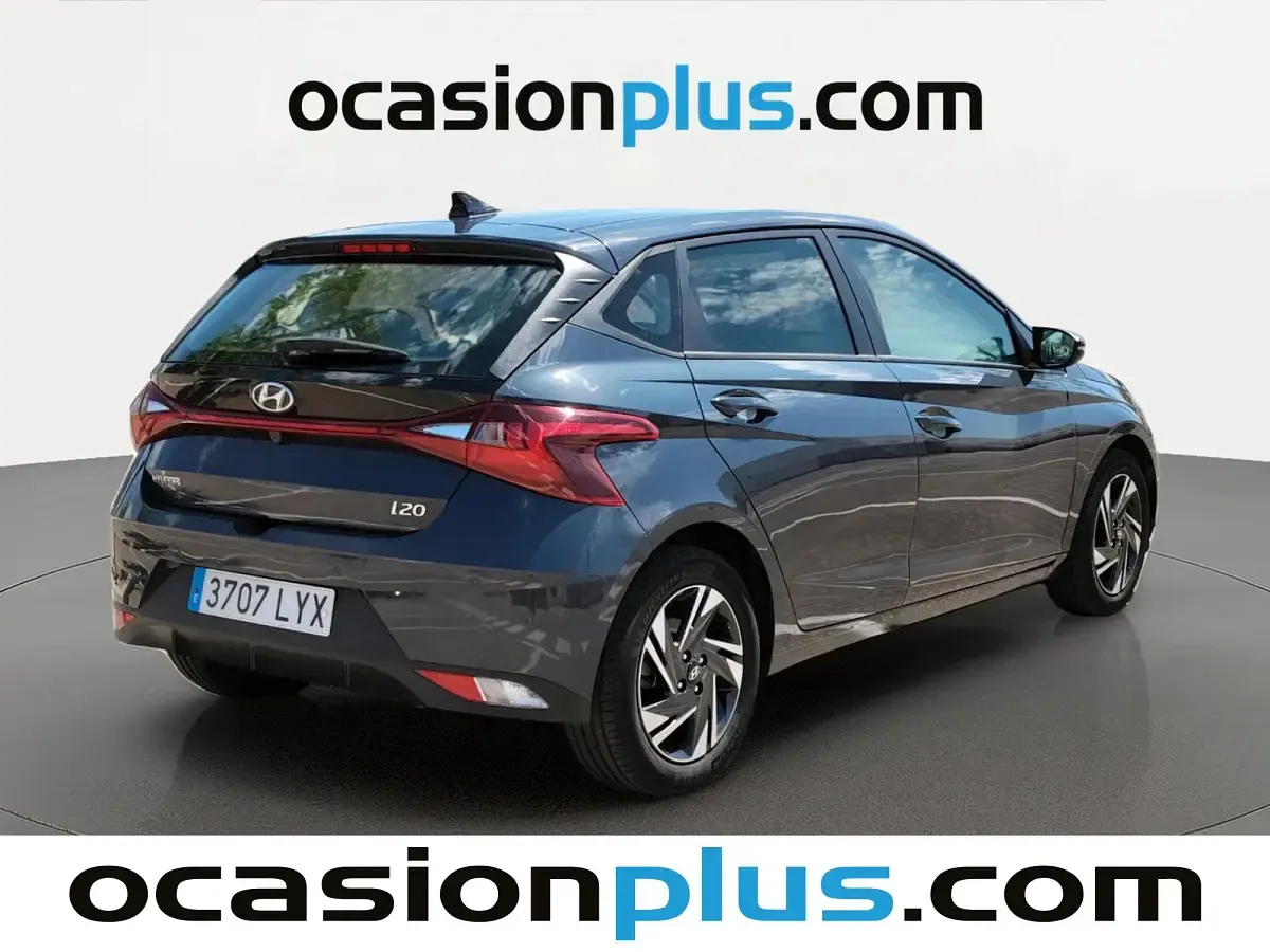 Usado Hyundai i20 100 CV (73 kW) 2022 Gris Utilitario