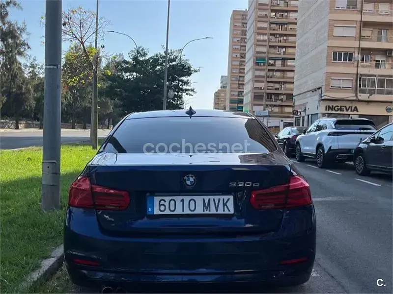 Usado BMW 330e 252 CV (185 kW) 2017 Azul Berlina