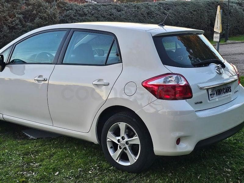 Usado Toyota Auris Active 101 CV (74 kW) 2011 Blanco Utilitario