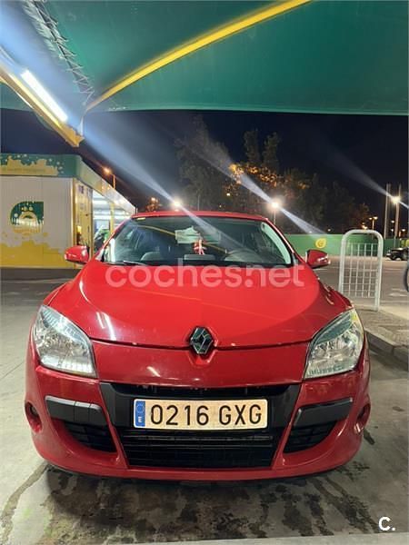 Rojo Usado 2010 Renault Mégane III Dynamique Berlina | 4500 € (Precio justo) - Imagen 1/1