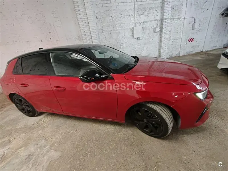 Usado Opel Astra 180 CV (132 kW) 2022 Granate Utilitario