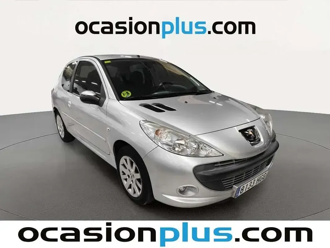 Usado Peugeot 206+ 70 CV (51 kW) 2011 Gris Utilitario