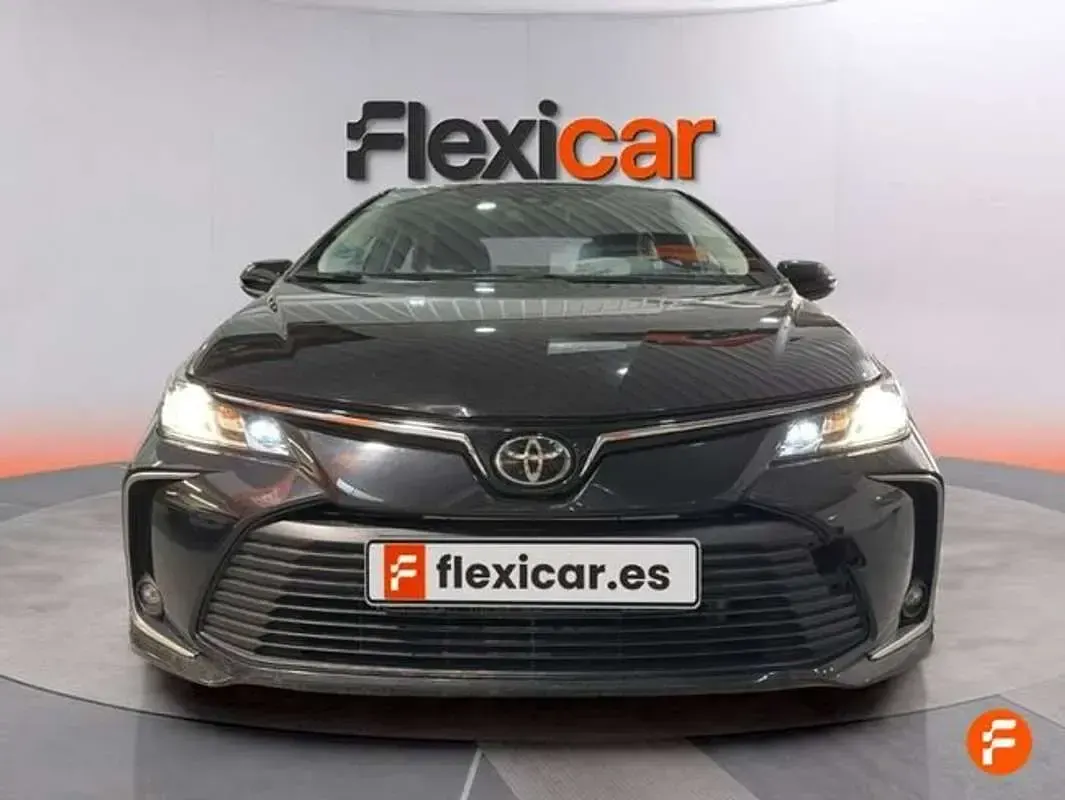Usado Toyota Corolla Active 122 CV (89 kW) 2022 Negro Berlina