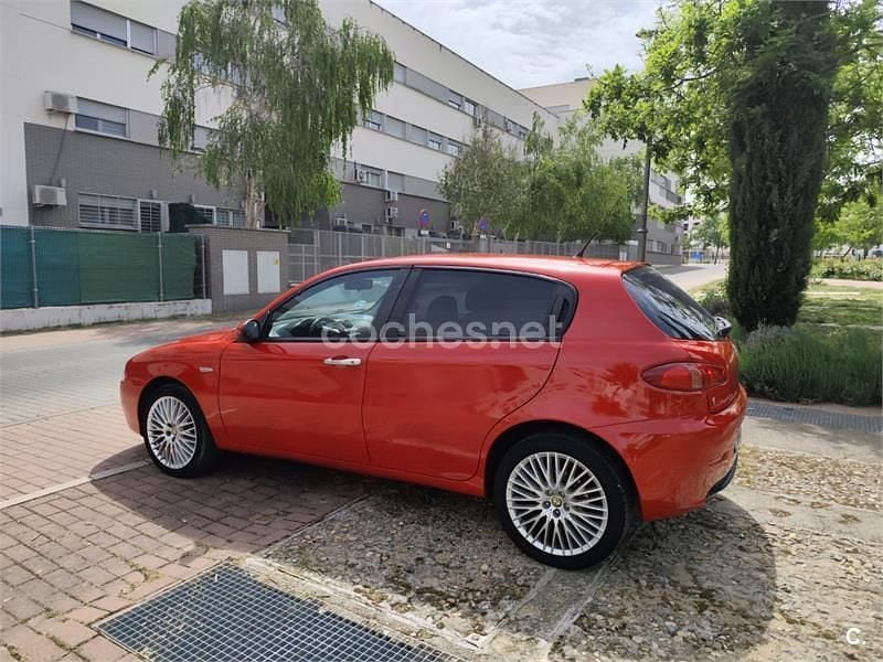 Usado Alfa Romeo 147 105 CV (77 kW) 2007 Rojo Utilitario