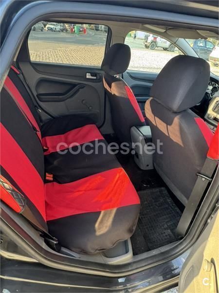 Negro Usado 2009 Ford Focus Trend Familiar | 3999 € (Precio justo) - Imagen 1/1