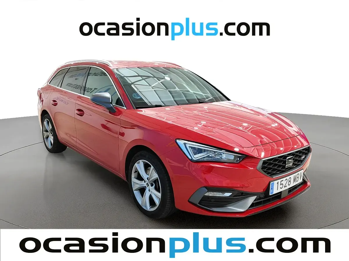 Usado Seat Leon FR 130 CV (95 kW) 2022 Rojo Monovolumen