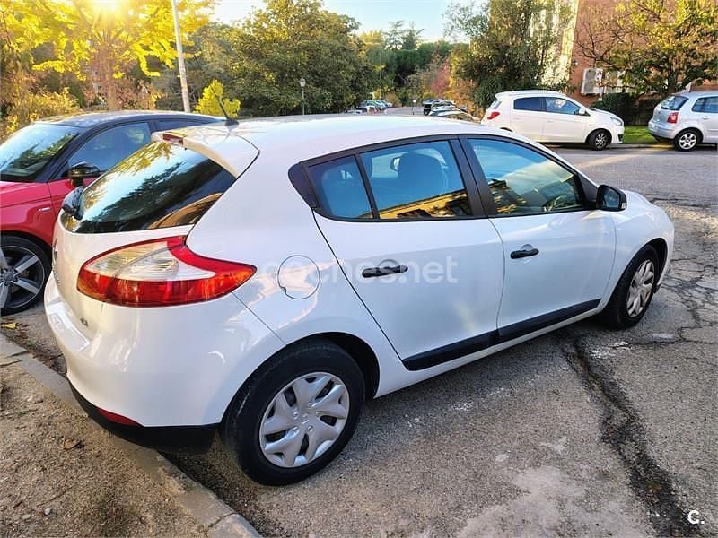 Usado Renault Mégane Authentique 90 CV (66 kW) 2012 Blanco Berlina