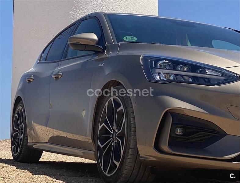 Usado Ford Focus ST-Line 120 CV (88 kW) 2018 Gris / plata Berlina