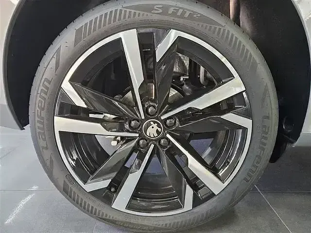 Nuevo Skoda Kamiq Monte Carlo 150 CV (110 kW) 2026 Gris SUV