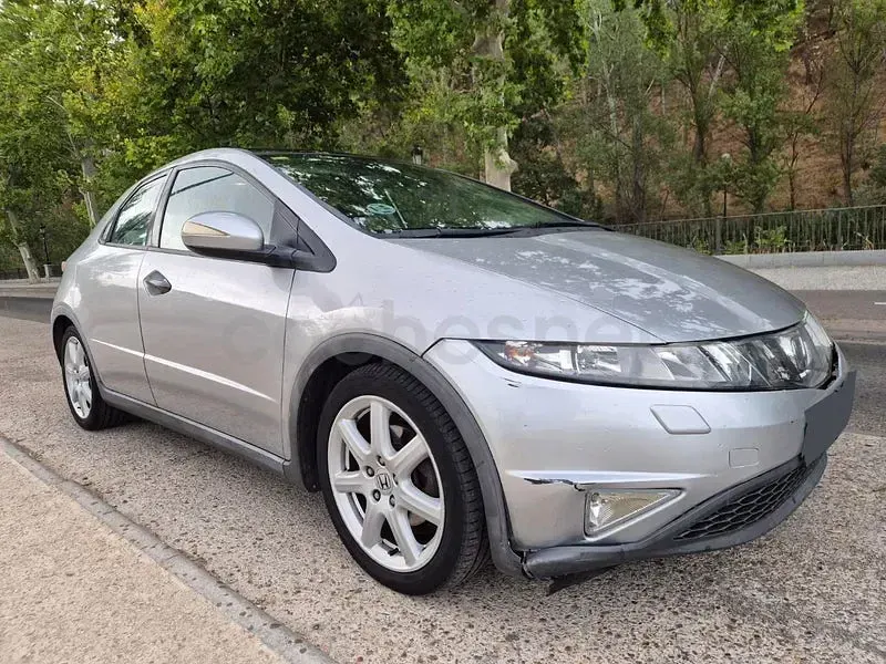 Usado Honda Civic Executive 140 CV (102 kW) 2009 Gris / plata Berlina