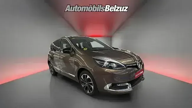Usado Renault Scénic III Bose Edition 130 CV (95 kW) 2014 Marrón Monovolumen