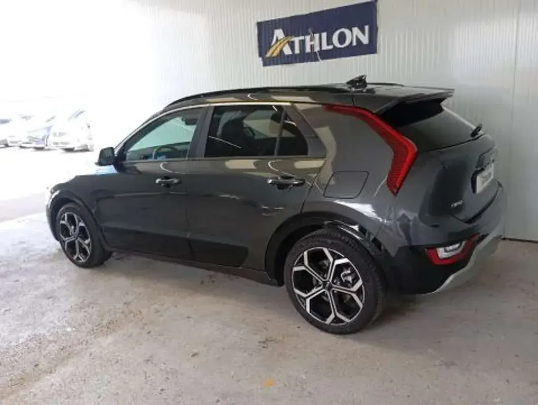 Usado Kia Niro 141 CV (103 kW) 2023 Gris SUV