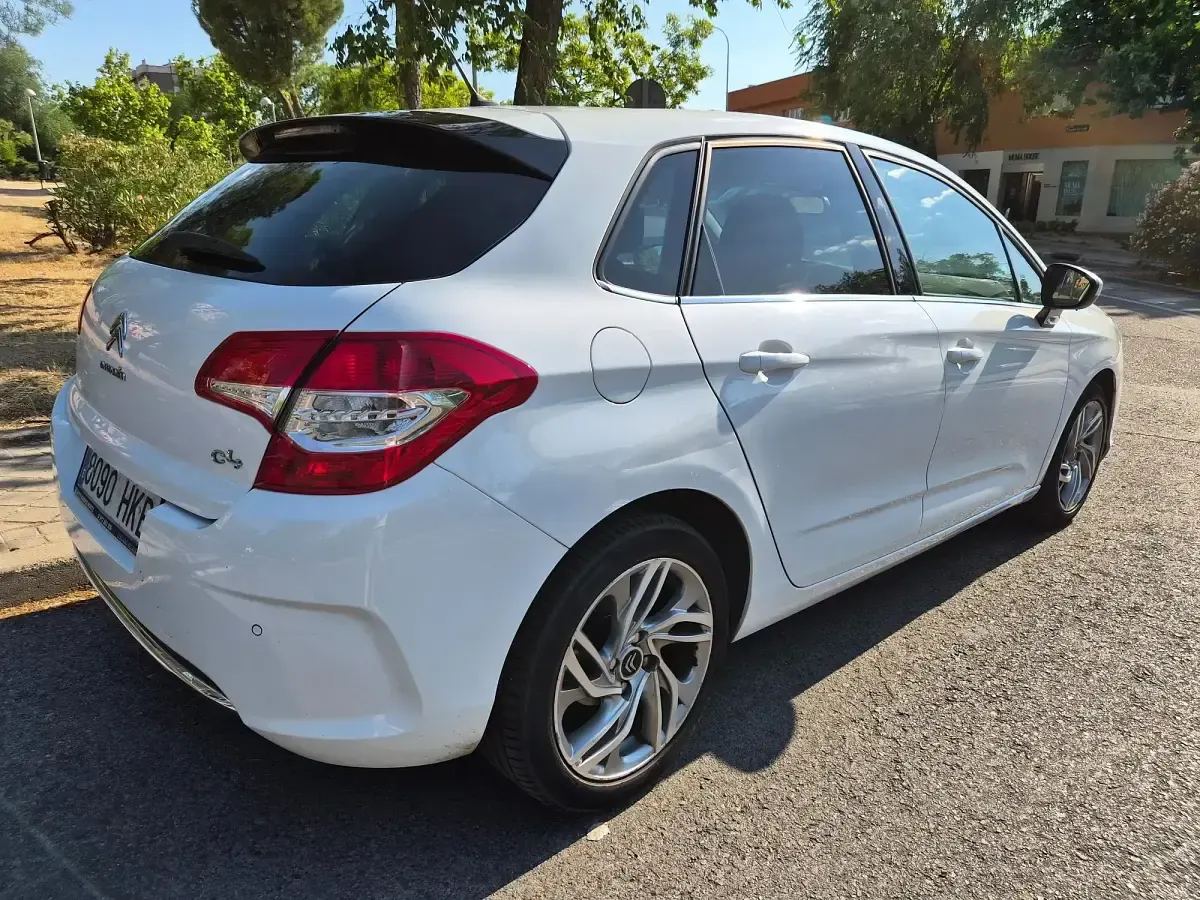 Usado Citroën C4 Seduction 120 CV (88 kW) 2012 Blanco Utilitario