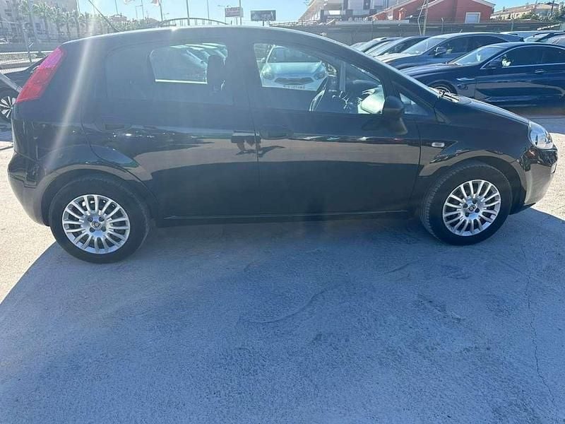 Usado Fiat Punto S 77 CV (56 kW) 2018 Negro Utilitario