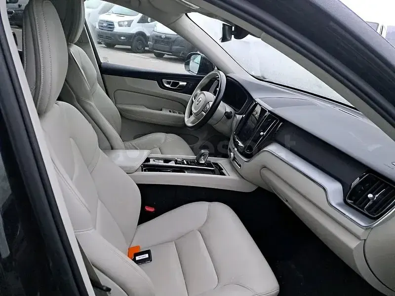 Usado Volvo XC60 Momentum 197 CV (144 kW) 2022 Negro SUV