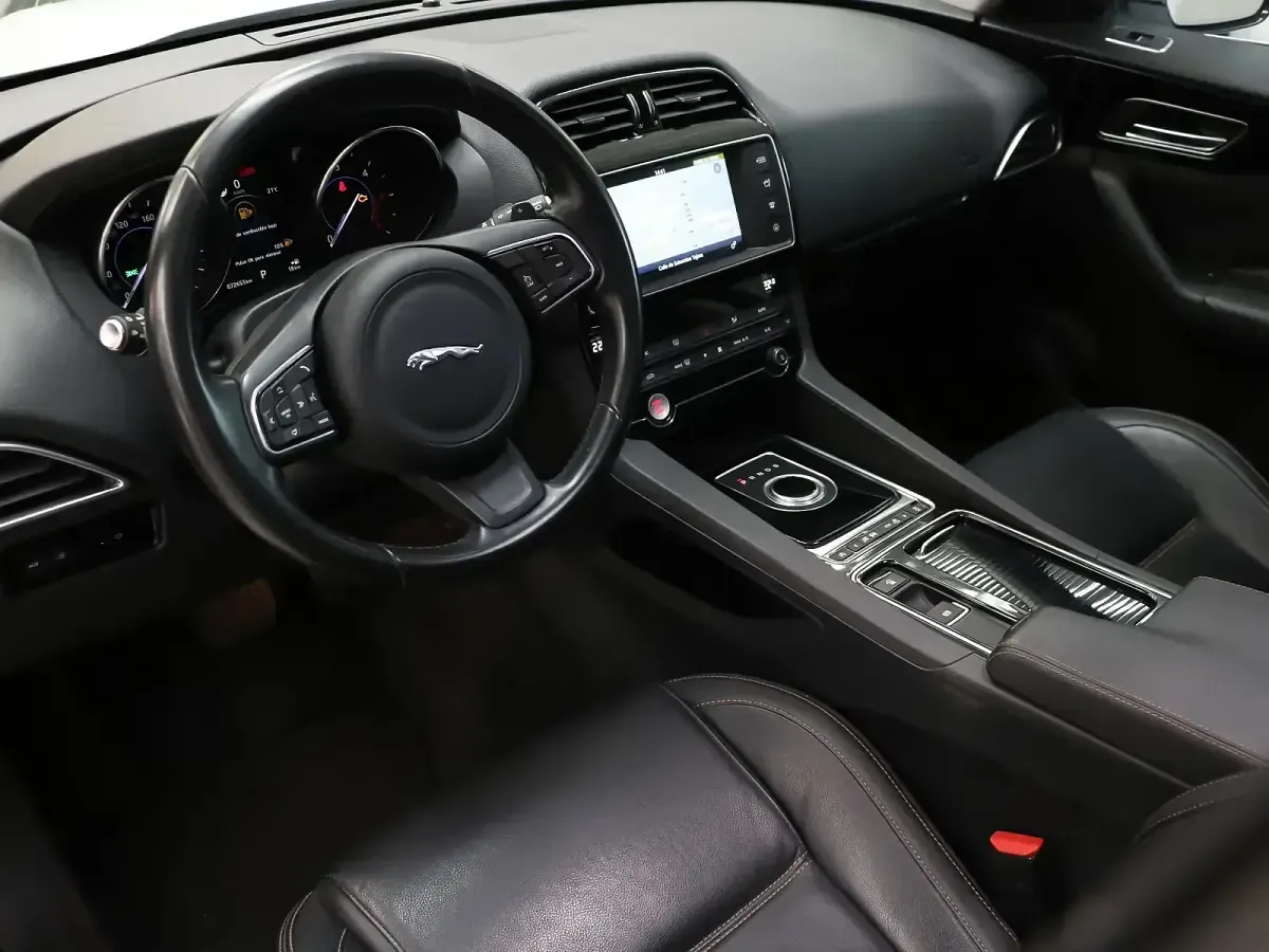 Usado Jaguar F-Pace Pure 180 CV (132 kW) 2016 Blanco SUV