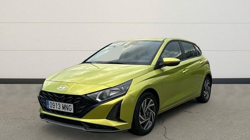 Usado Hyundai i20 100 CV (73 kW) 2024 Verde Utilitario