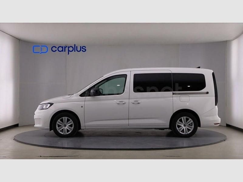 Usado VW Caddy Maxi 122 CV (89 kW) 2023 Blanco candy sólido Monovolumen