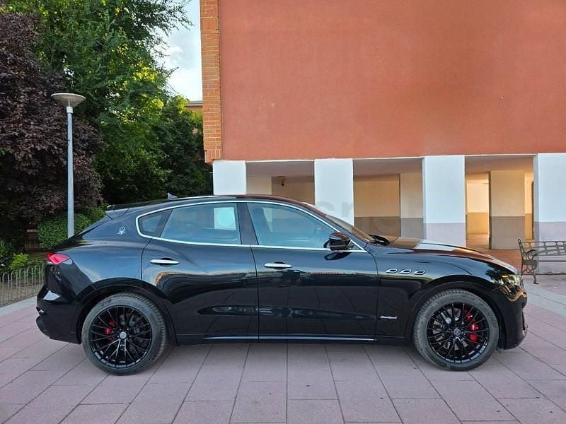 Usado Maserati Levante 350 CV (257 kW) 2021 Negro SUV
