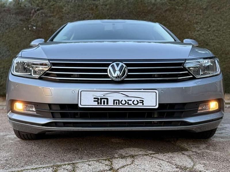 Usado VW Passat Advance 150 CV (110 kW) 2019 Gris / plata Berlina