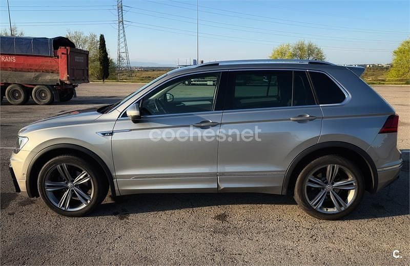 Usado VW Tiguan R-line 150 CV (110 kW) 2020 Gris / plata SUV