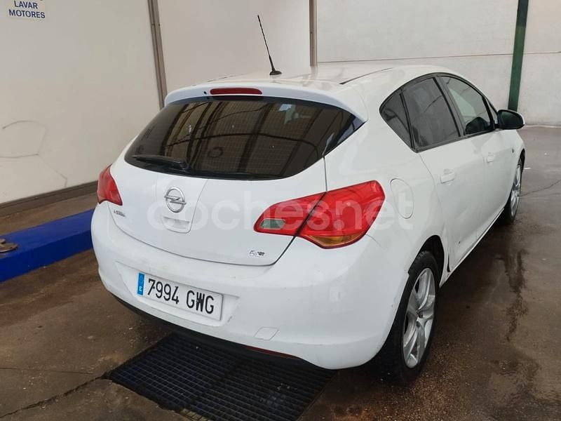 Usado Opel Astra Cosmo 110 CV (80 kW) 2010 Blanco Berlina