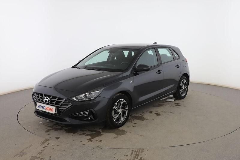 Usado Hyundai i30 120 CV (88 kW) 2022 Gris Berlina