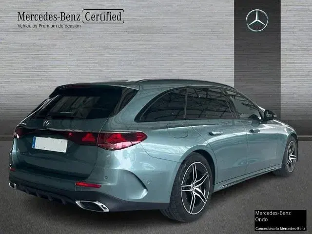 Usado Mercedes E300 313 CV (230 kW) 2025 Verde Familiar