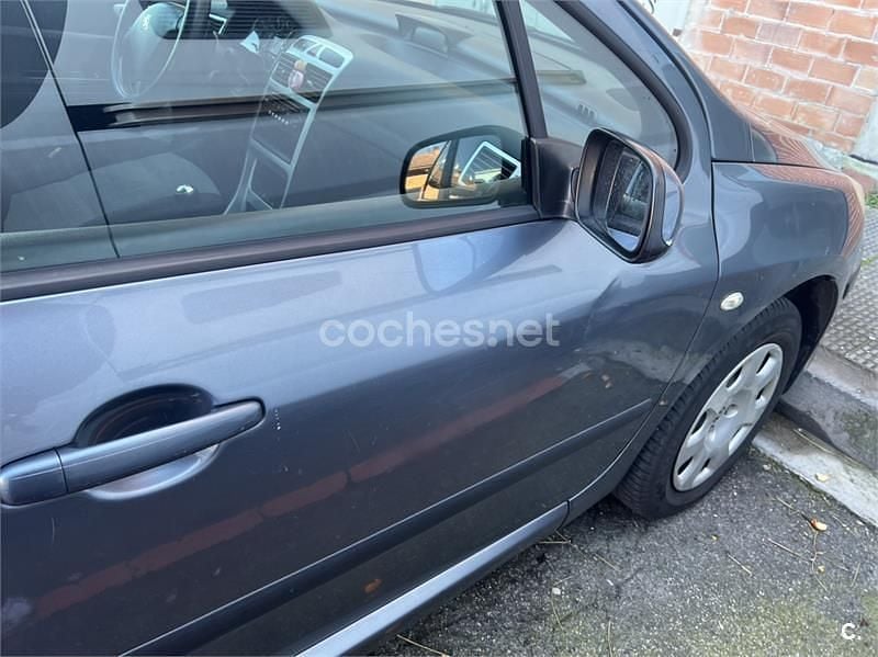 Usado Peugeot 307 90 CV (66 kW) 2006 Azul Berlina