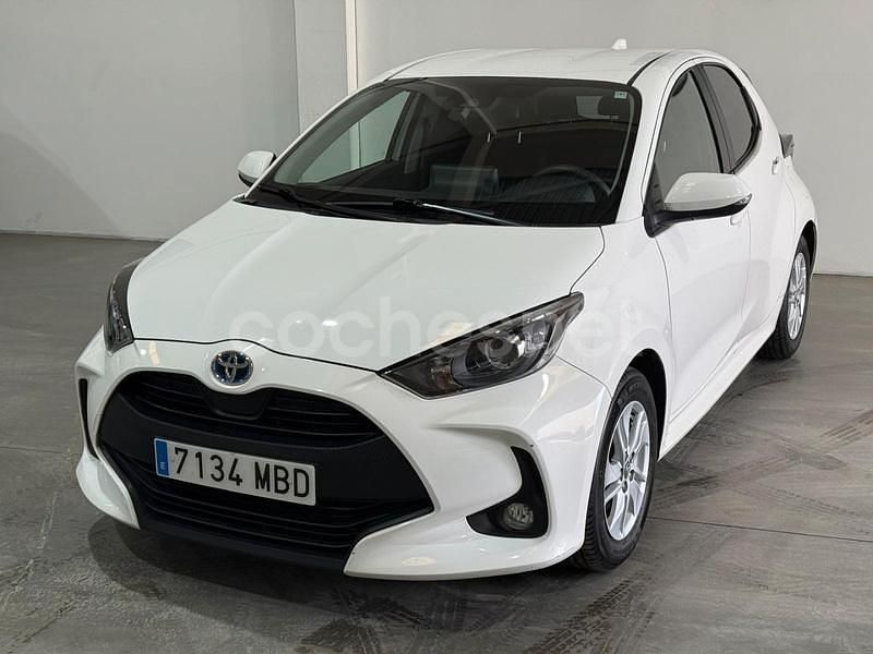 Usado Toyota Yaris Hybrid Business Edition 116 CV (85 kW) 2022 Blanco Berlina