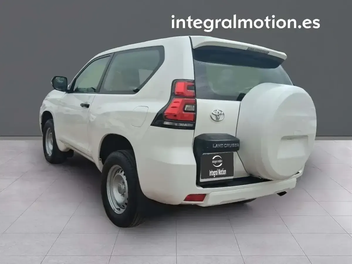 Używany Toyota Land Cruiser 204 KM (150 kW) 2020 Biały Hatchback