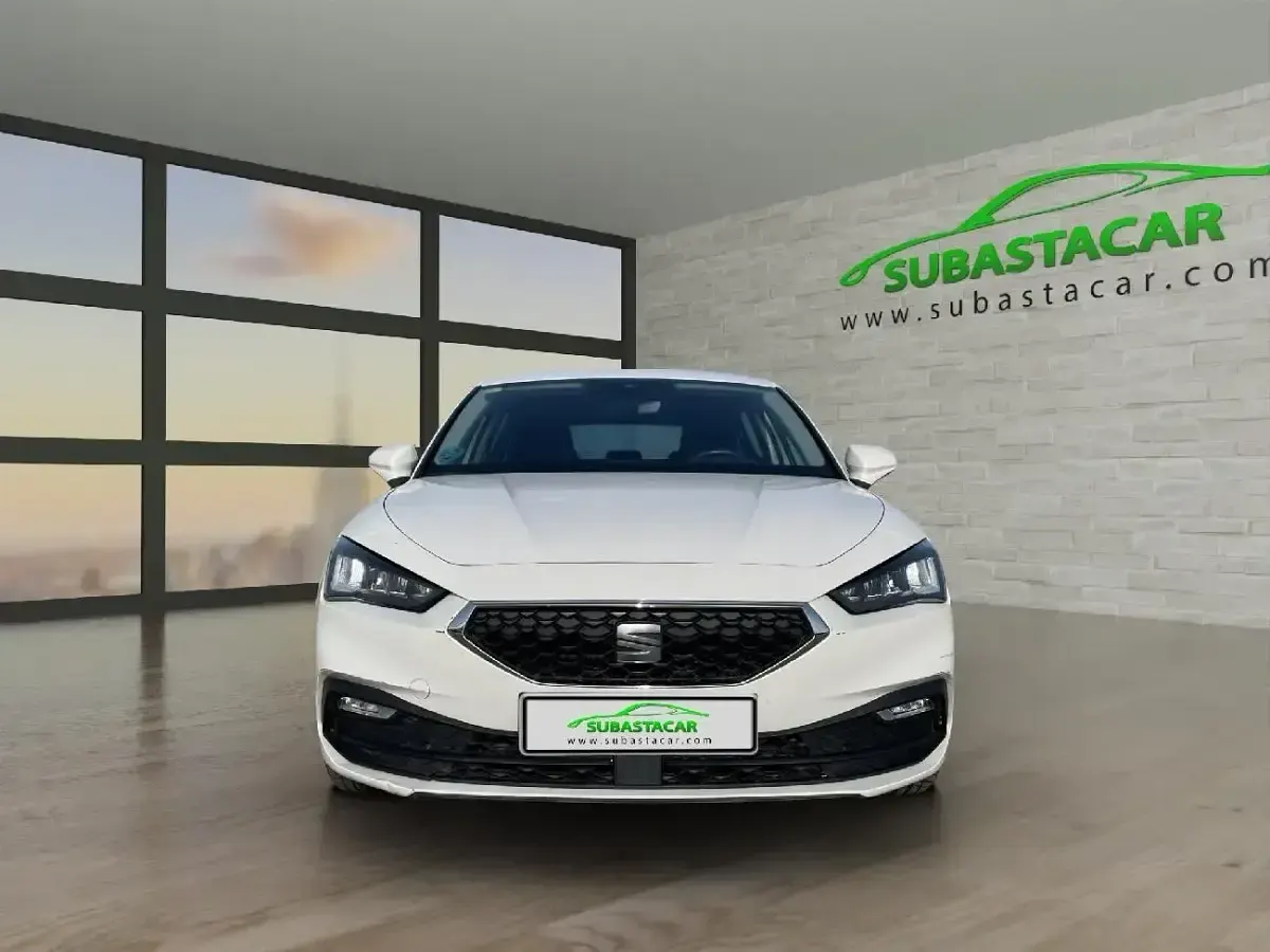 Begagnad Seat Leon Style 115 HK (84 kW) 2021 Vit