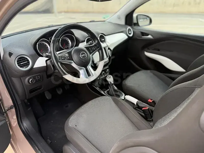 Usado Opel Adam Glam 100 CV (73 kW) 2016 Beige Utilitario