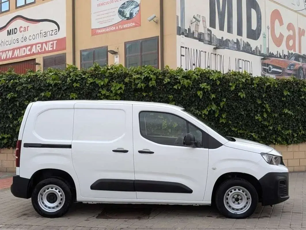 Usado Peugeot Partner Premium 102 CV (75 kW) 2020 Blanco Monovolumen