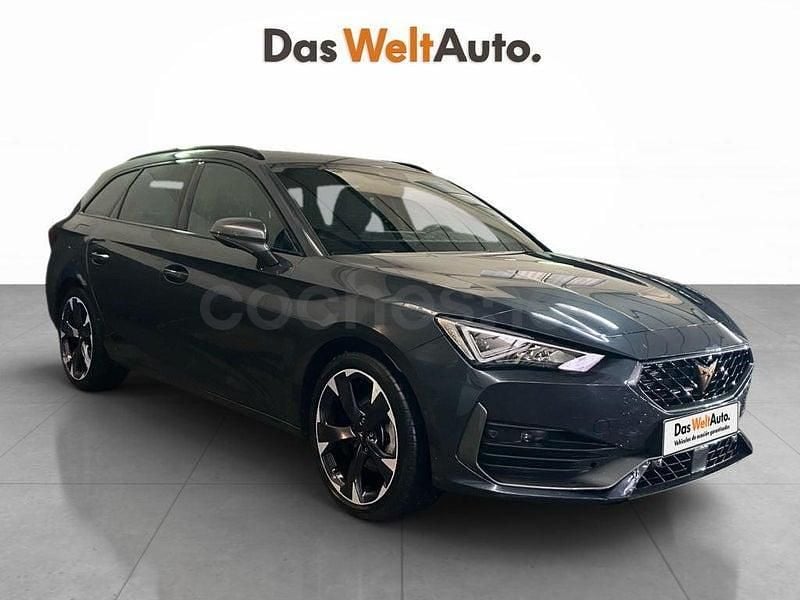Usado Cupra Leon 150 CV (110 kW) 2024 Gris / plata Familiar
