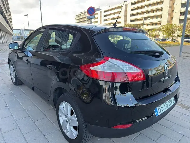 Usado Renault Mégane LIMITED 110 CV (80 kW) 2014 Negro Berlina