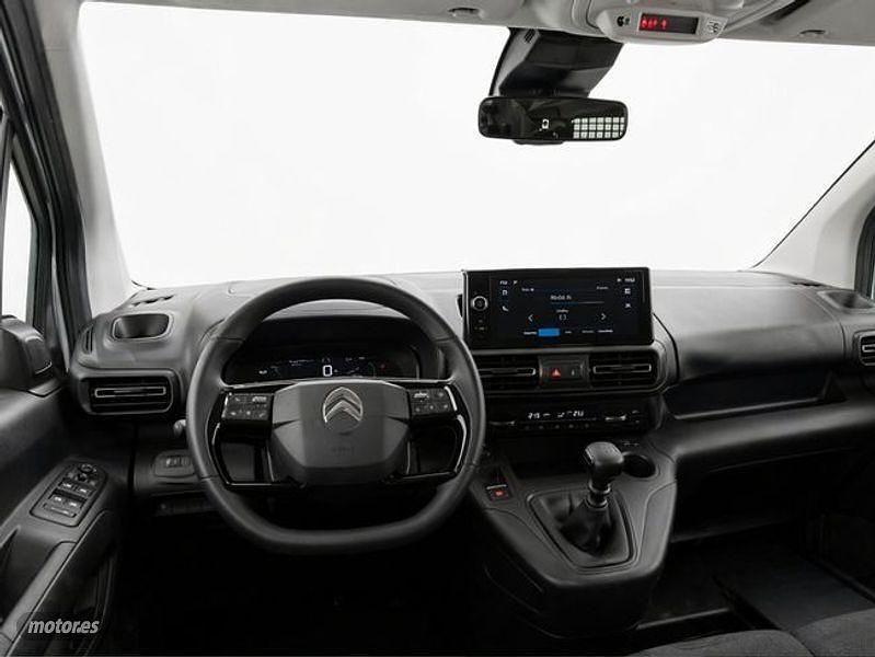 Usado Citroën Berlingo 100 CV (73 kW) 2025 Plateado Monovolumen