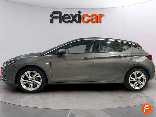 Usado Opel Astra Dynamic 125 CV (91 kW) 2017 Gris / plata Berlina