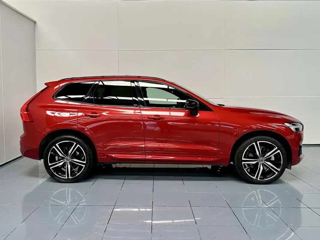 Usado Volvo XC60 R-Design 351 CV (258 kW) 2021 Rojo SUV