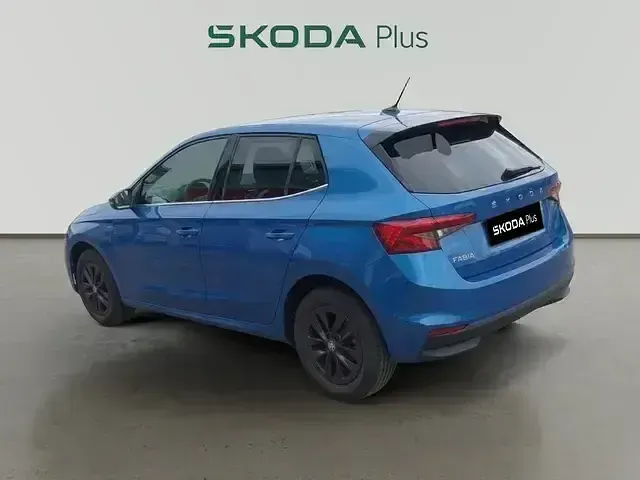 Usado Skoda Fabia 95 CV (69 kW) 2022 Azul Utilitario